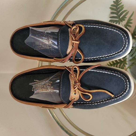 Sebago Shoes - EUC Boat Shoes Sebago Navy Blue Leather 9